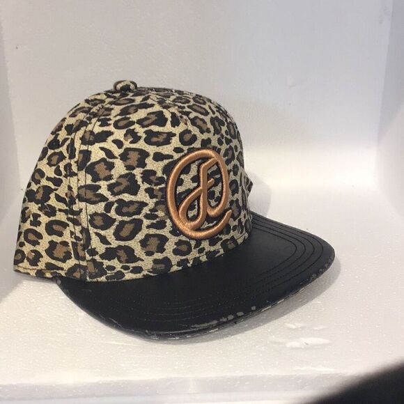 Cheetah print head by￼Flat Fitty slight abrasion on bill - Picture 1 of 7